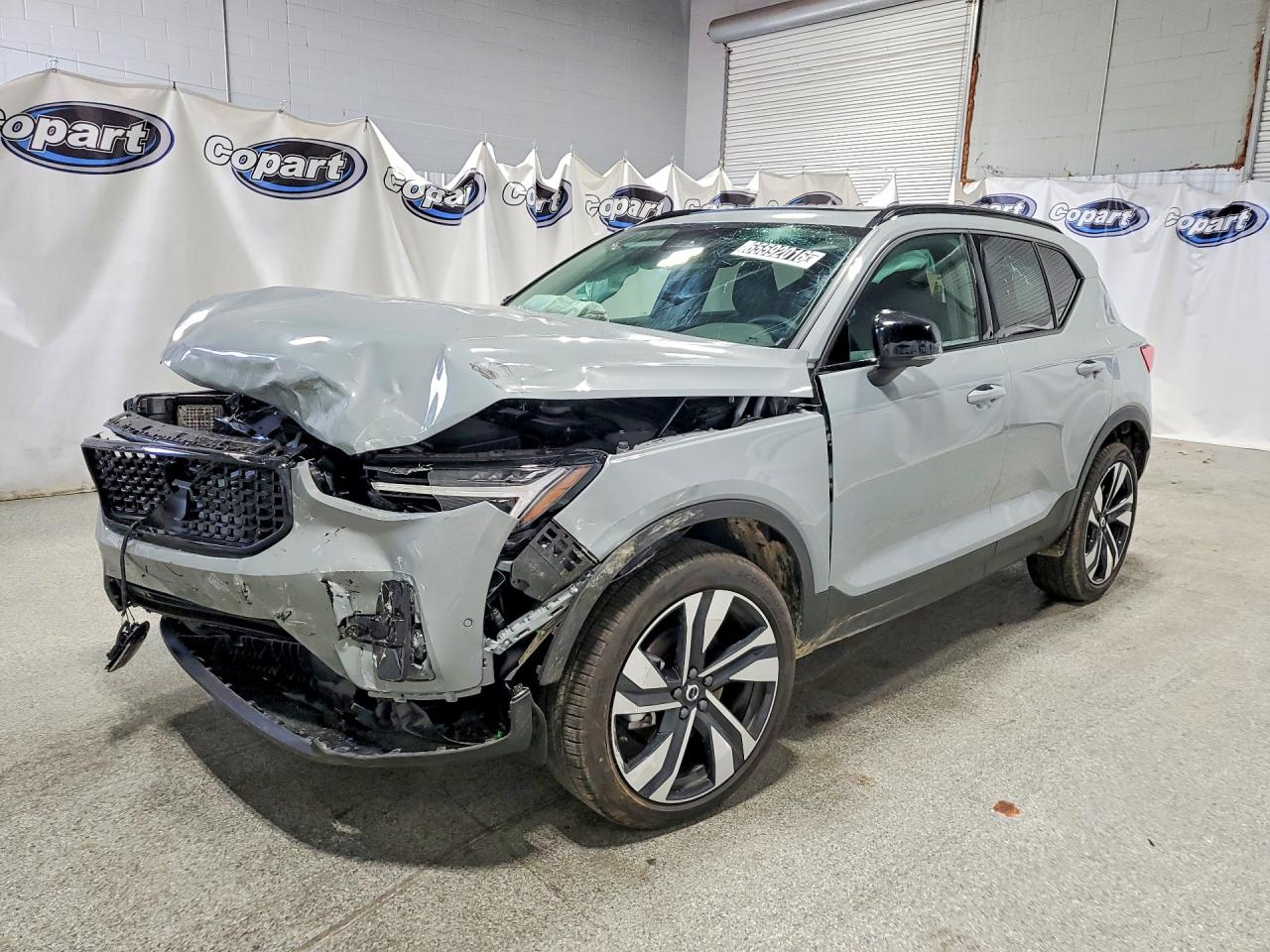 2026 VOLVO XC40 Plus Dark — Front 3/4