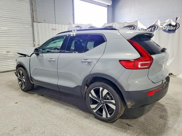 2026 VOLVO XC40 Plus Dark — DSRA