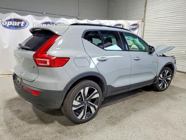2026 VOLVO XC40 Plus Dark — PSRA