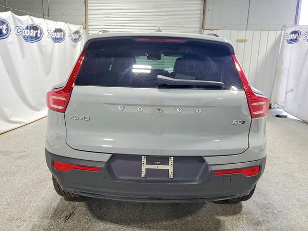 2026 VOLVO XC40 Plus Dark — DIRR