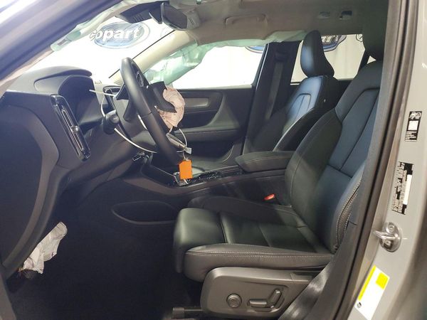 2026 VOLVO XC40 Plus Dark — DENT
