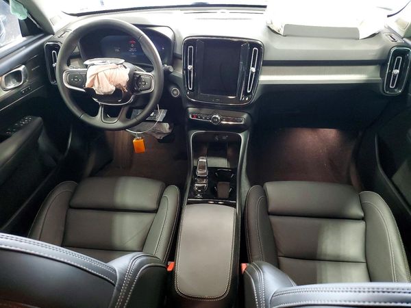 2026 VOLVO XC40 Plus Dark — CKPT