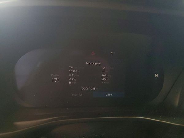 2026 VOLVO XC40 Plus Dark — ODOM