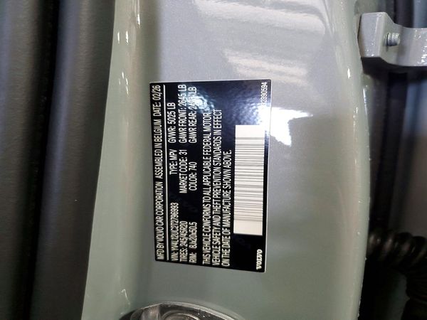 2026 VOLVO XC40 Plus Dark — VINS