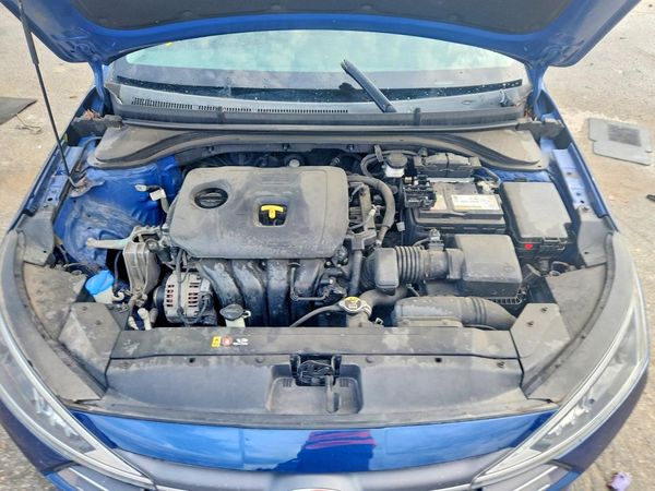 2020 HYUNDAI ELANTRA — Engine bay