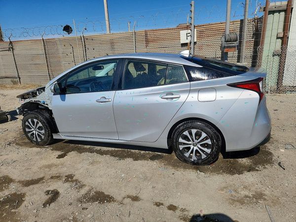 2022 TOYOTA PRIUS