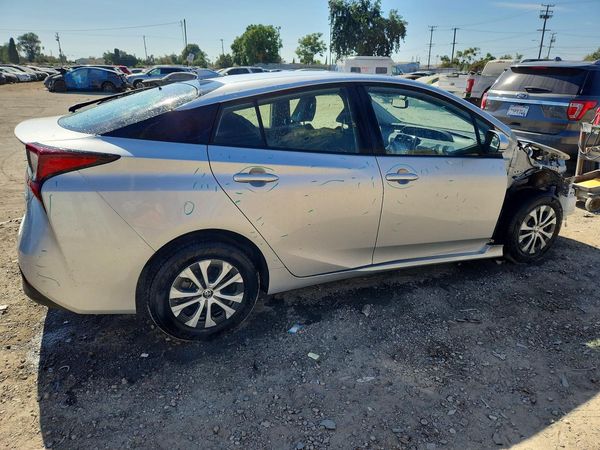 2022 TOYOTA PRIUS