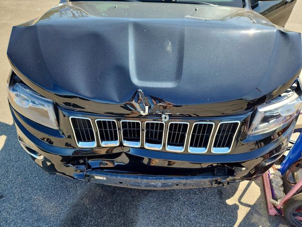 2014 JEEP CHEROKEE Limited — Engine bay