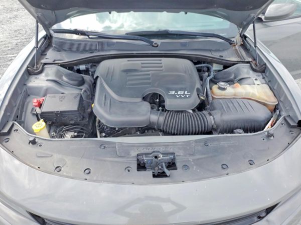 2019 DODGE CHARGER SXT — Engine bay