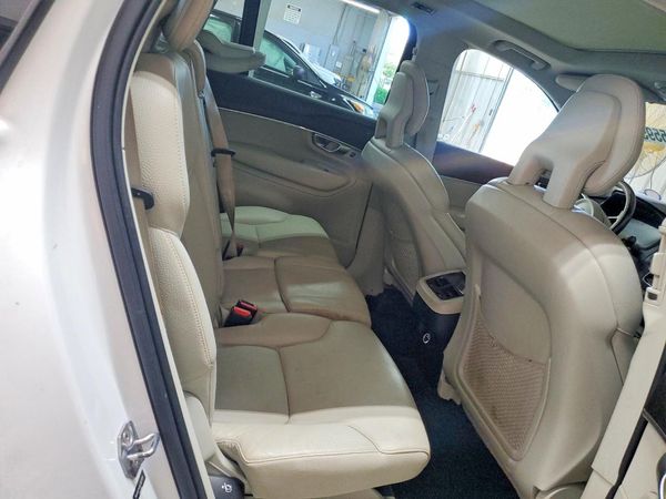2020 VOLVO XC90