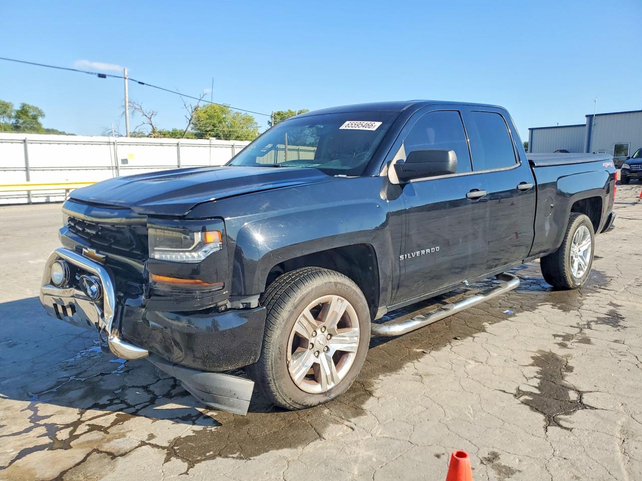 2017 CHEVROLET SILVERADO Custom — Front 3/4