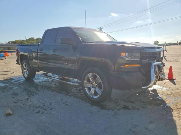 2017 CHEVROLET SILVERADO Custom — Passenger 3/4