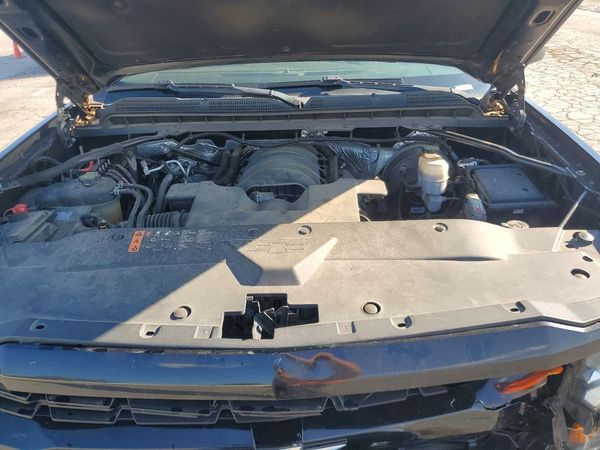 2017 CHEVROLET SILVERADO Custom — Engine bay