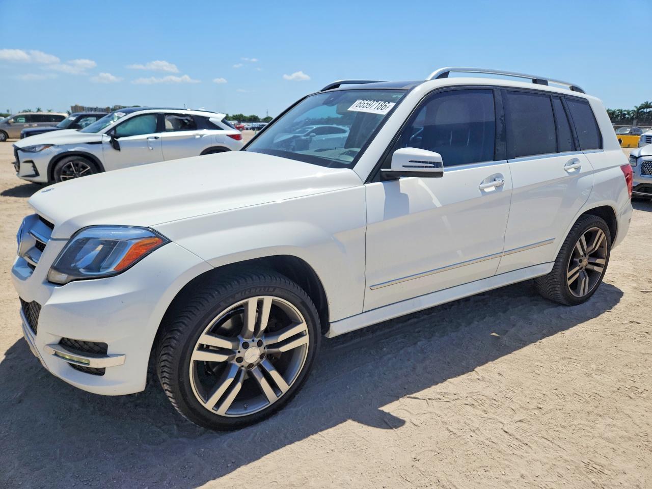 2014 MERCEDES-BENZ GLK GLK350 — Front 3/4