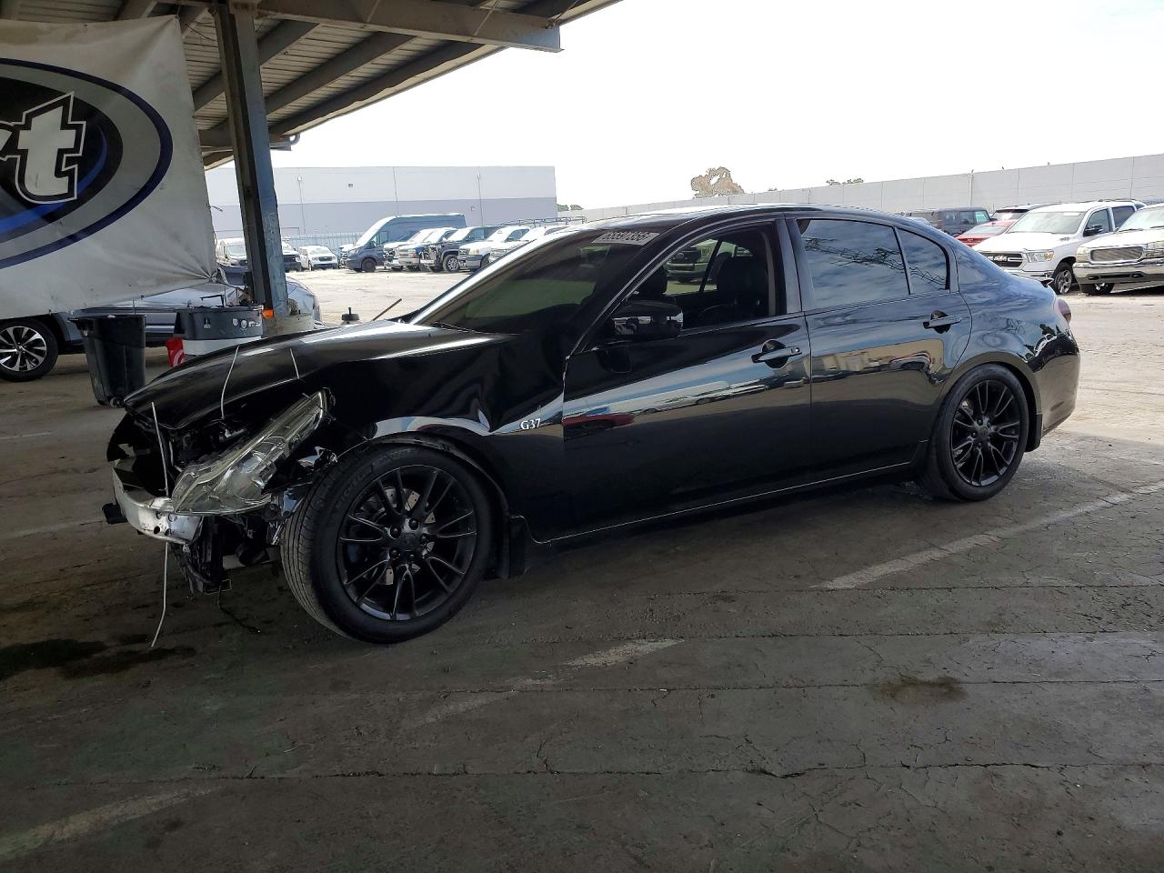 2013 INFINITI G37 — Front 3/4
