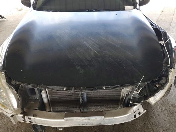 2013 INFINITI G37 — Engine bay