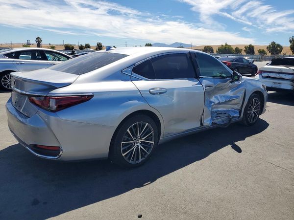 2022 LEXUS ES 300H