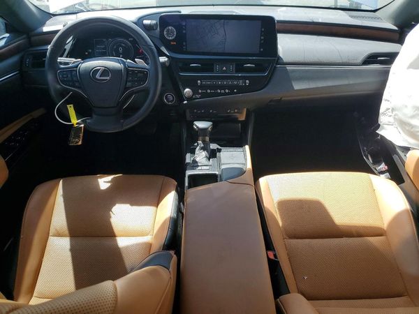 2022 LEXUS ES 300H