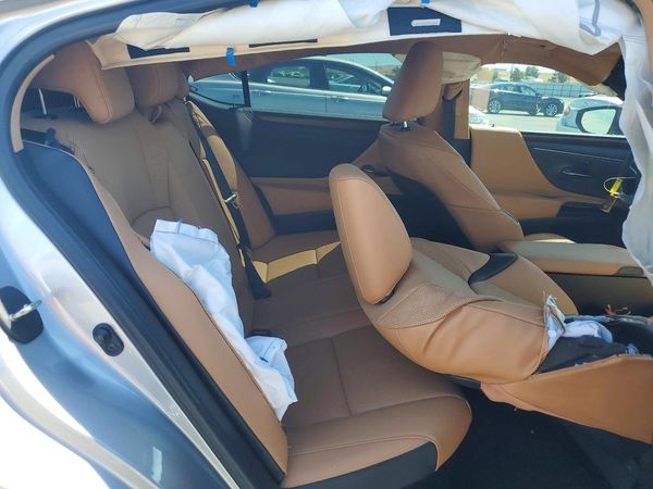 2022 LEXUS ES 300H