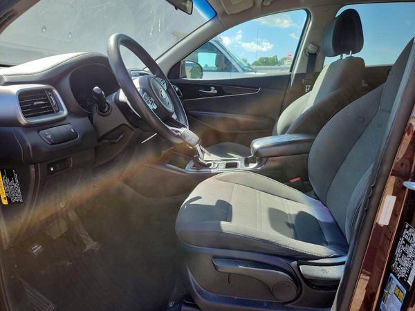 2016 KIA SORENTO L / LX