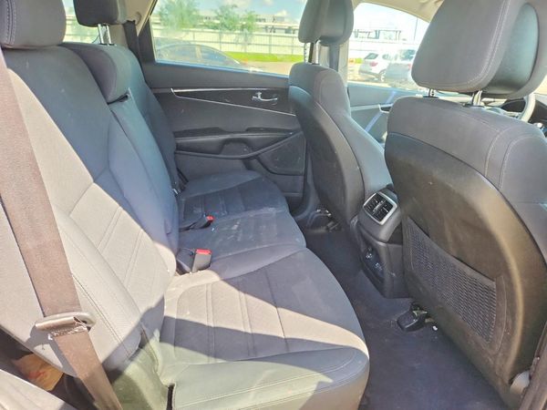 2016 KIA SORENTO L / LX