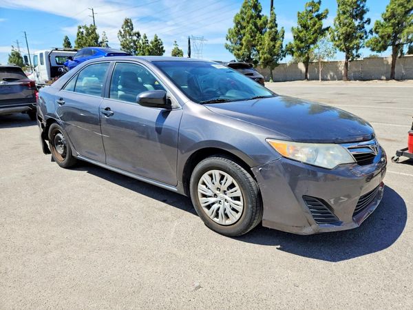 2014 TOYOTA CAMRY