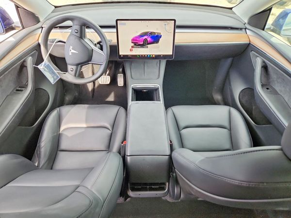 2024 TESLA MODEL Y