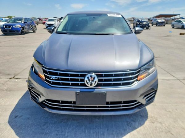 2017 VOLKSWAGEN PASSAT