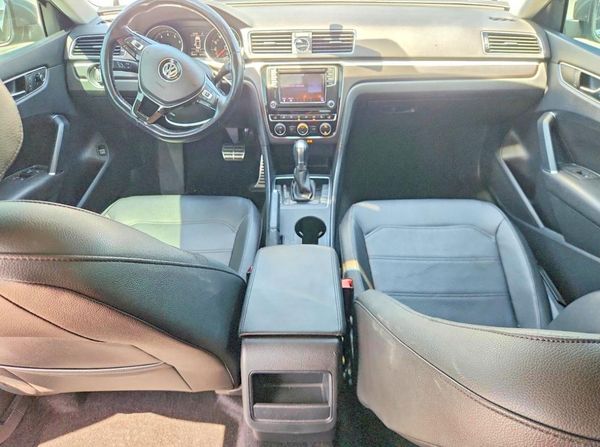2017 VOLKSWAGEN PASSAT