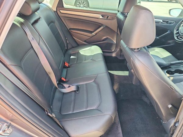 2017 VOLKSWAGEN PASSAT