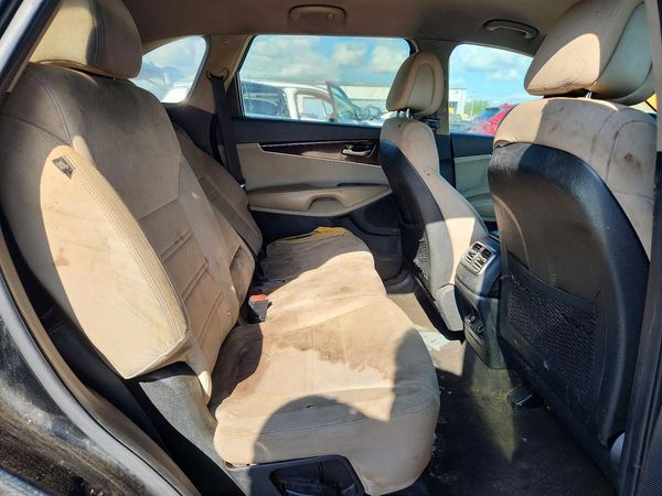 2016 KIA SORENTO L / LX