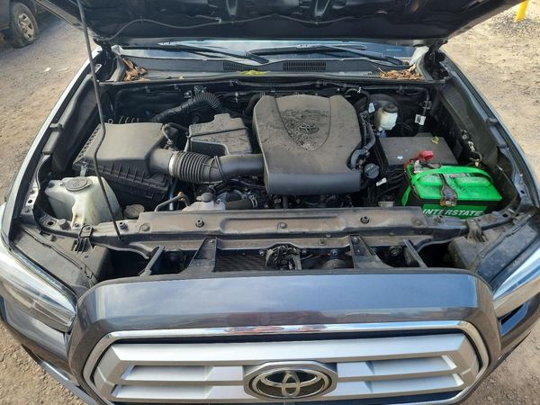 2020 TOYOTA TACOMA Limited — Engine bay
