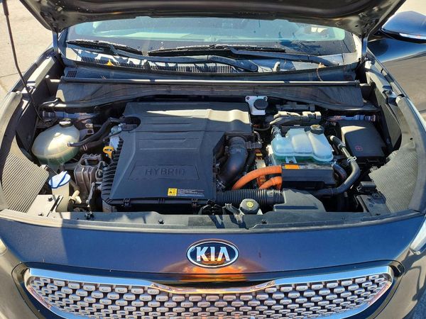 2018 KIA NIRO — Engine bay