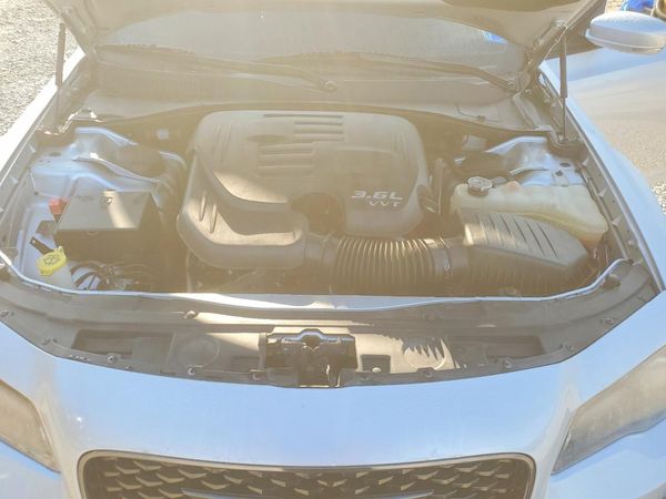 2023 CHRYSLER 300 300S — Engine bay