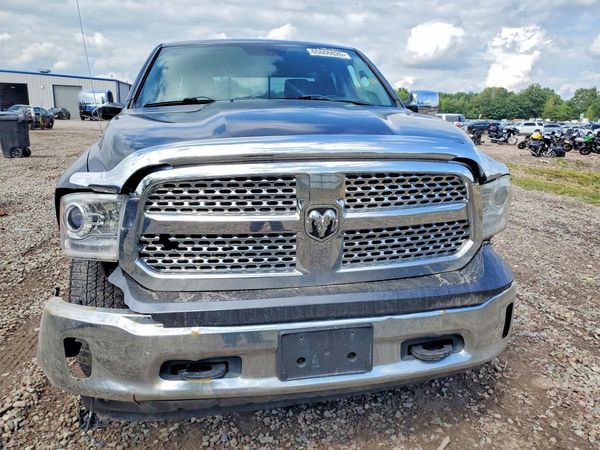 2017 RAM 1500 LARAMIE QUAD CAB 4X4