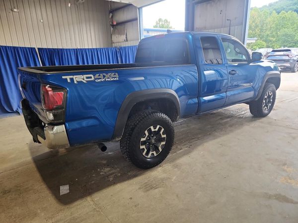 2017 TOYOTA TACOMA