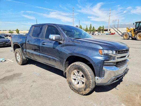 2020 CHEVROLET SILVERADO LT — Passenger 3/4