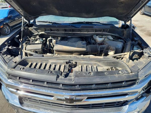 2020 CHEVROLET SILVERADO LT — Engine bay