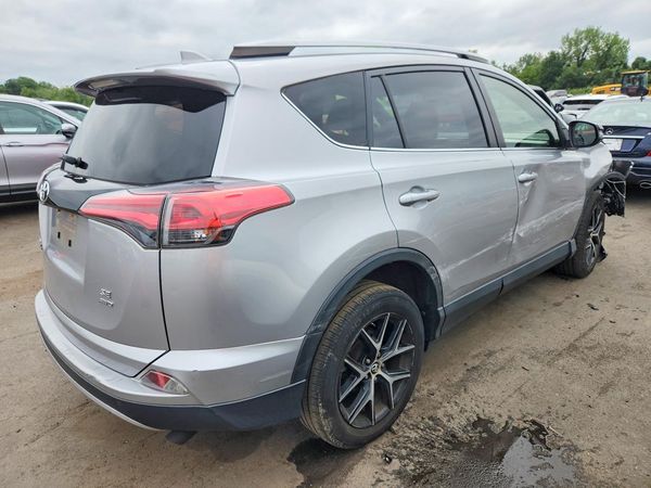 2018 TOYOTA RAV4 SE