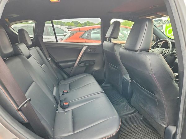 2018 TOYOTA RAV4 SE