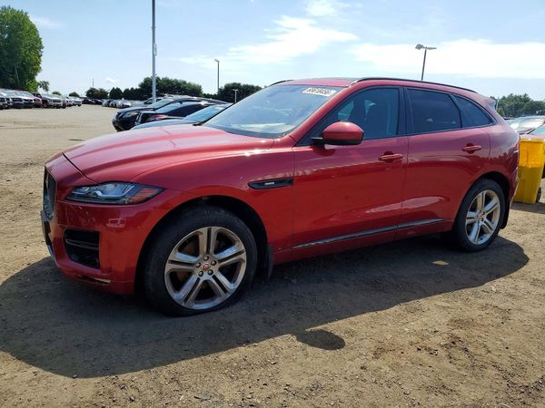 2017 JAGUAR F-PACE R-Sport — Front 3/4