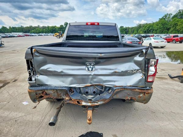 2013 RAM 1500 ST QUAD CAB 4X4