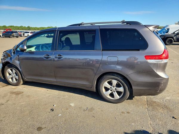 2013 TOYOTA SIENNA