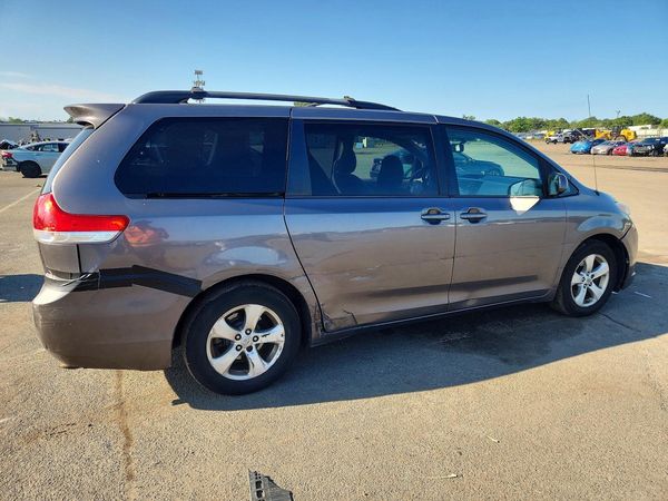 2013 TOYOTA SIENNA