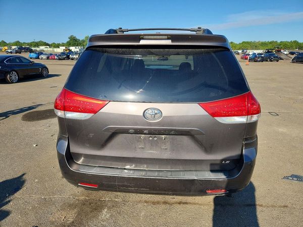 2013 TOYOTA SIENNA