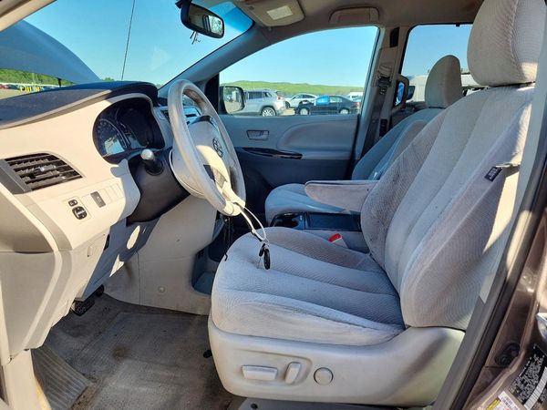 2013 TOYOTA SIENNA