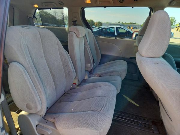 2013 TOYOTA SIENNA