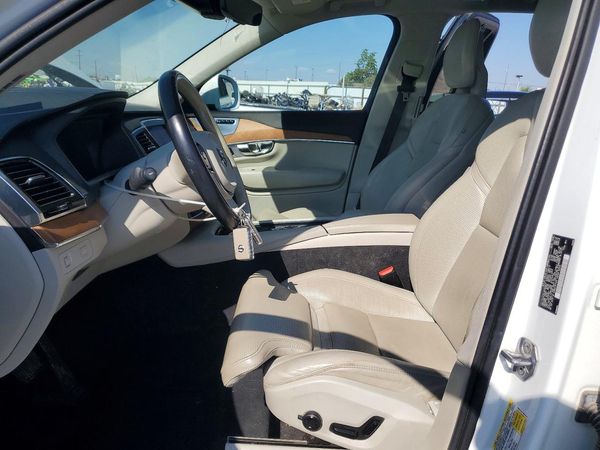 2016 VOLVO XC90