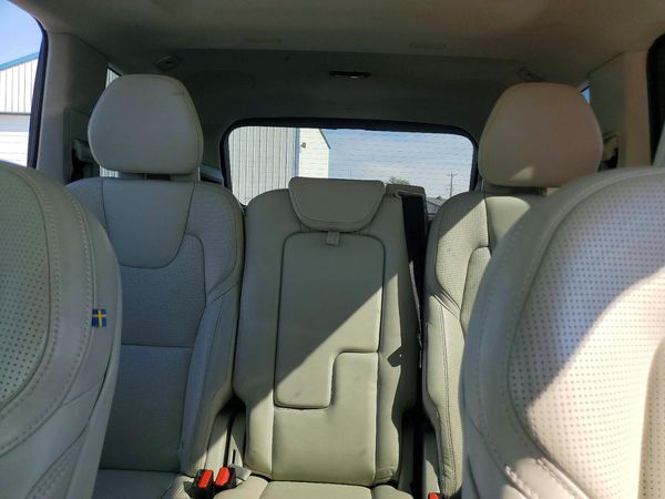 2016 VOLVO XC90