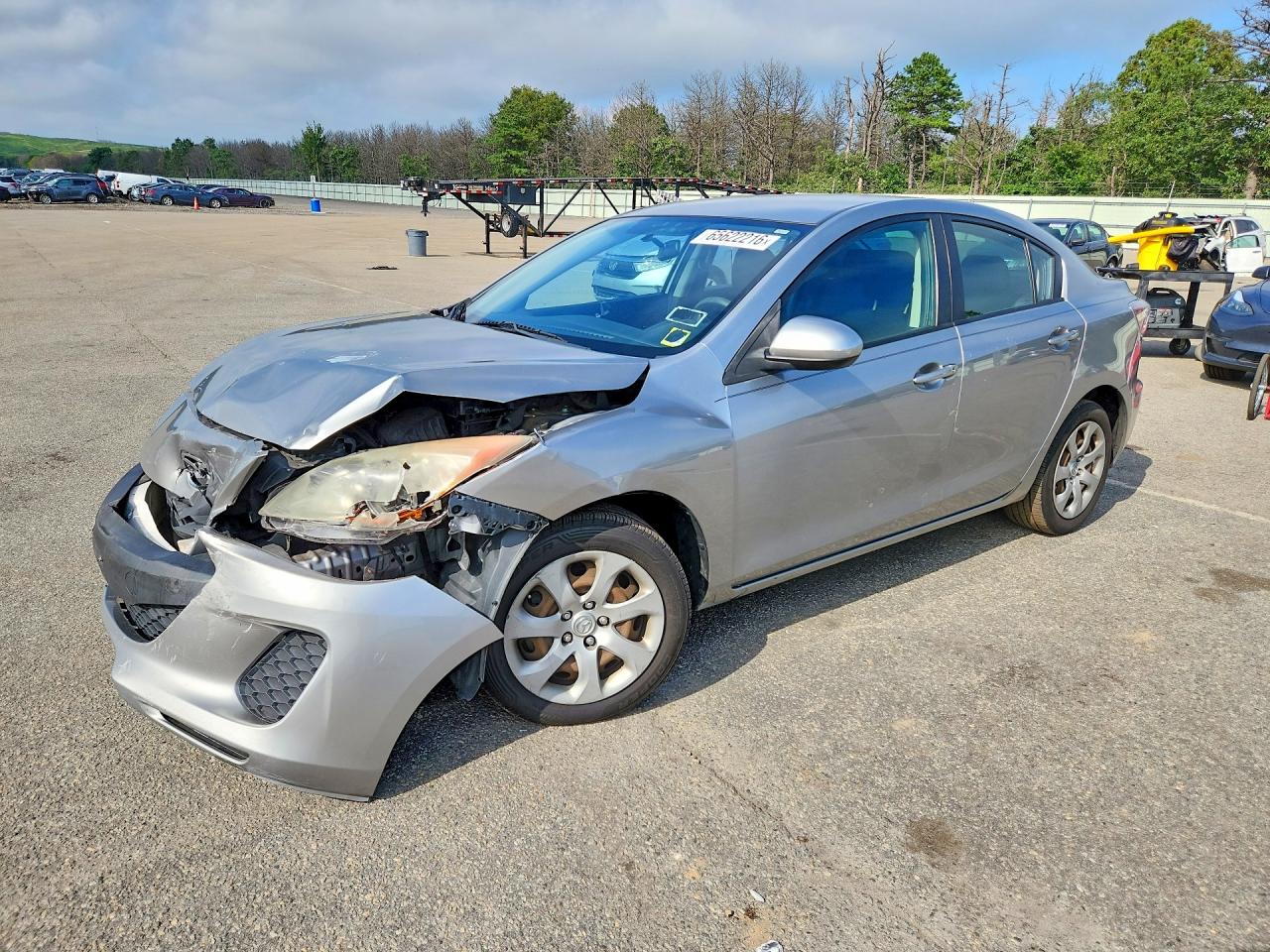 2013 MAZDA 3 SV/Base